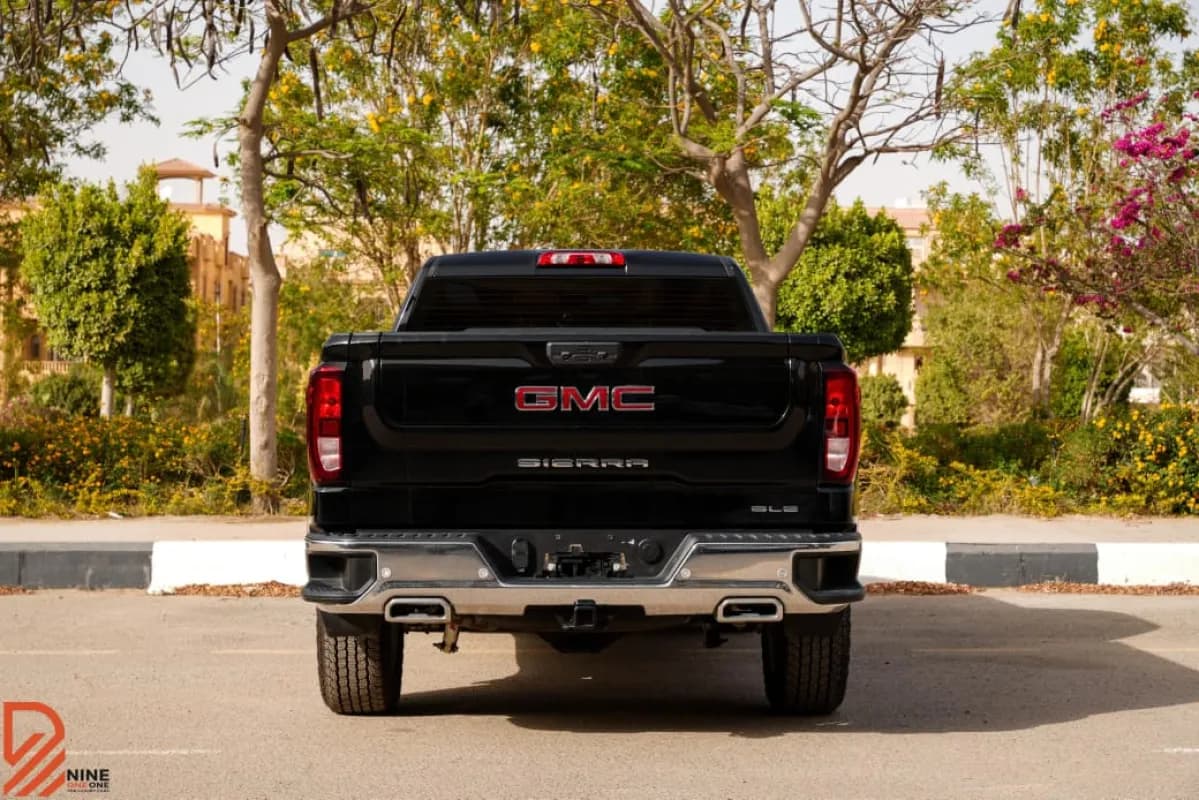 GMC Sierra 2025 SLE Black Automatic — New
