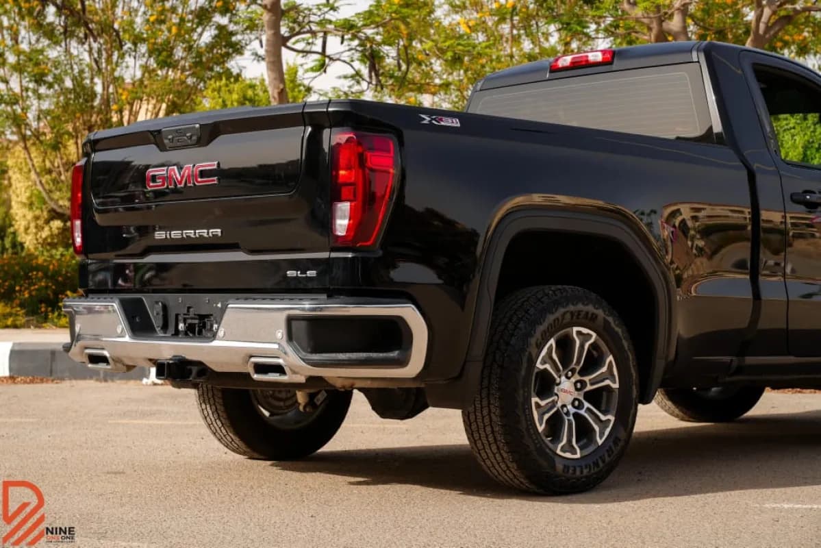 GMC Sierra 2025 SLE Black Automatic — New