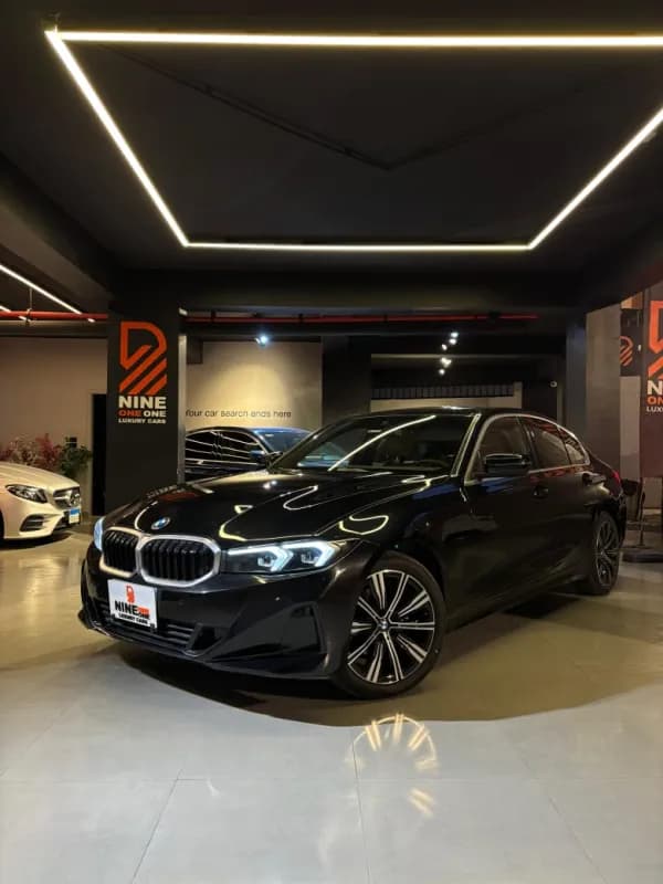 BMW 320i 2026 Luxury Line Black Automatic — Used