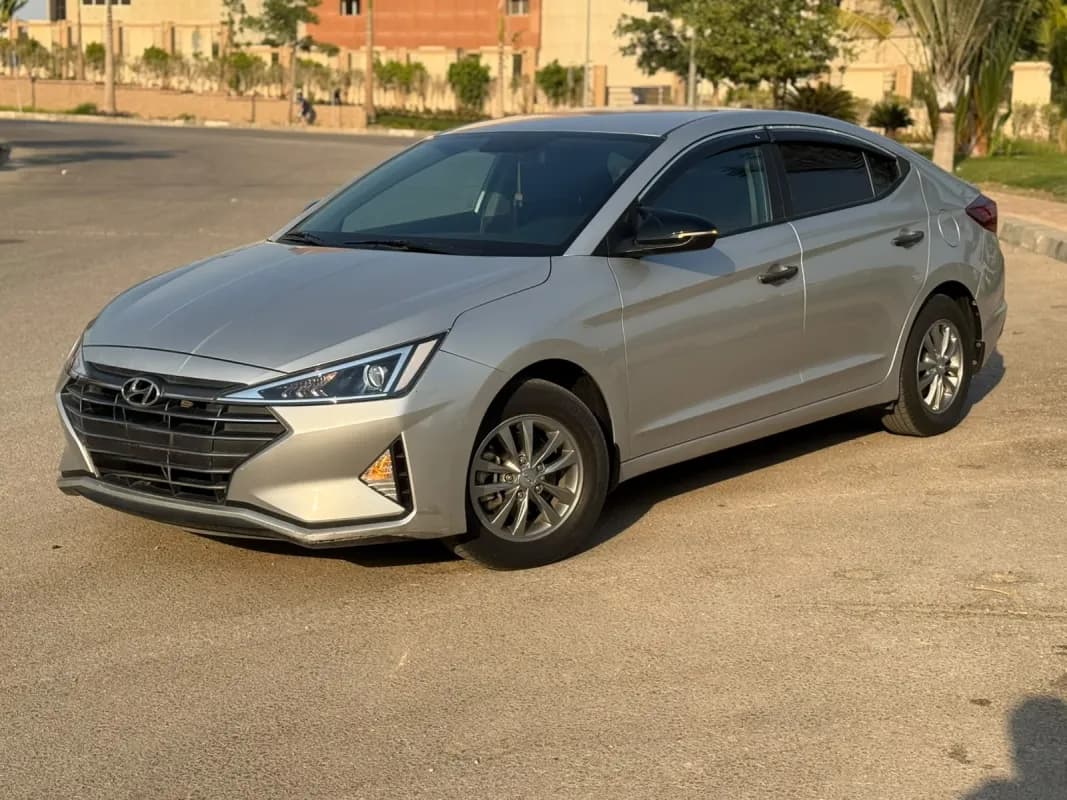 Hyundai Elantra AD 2025 Modern Silver Automatic — Used