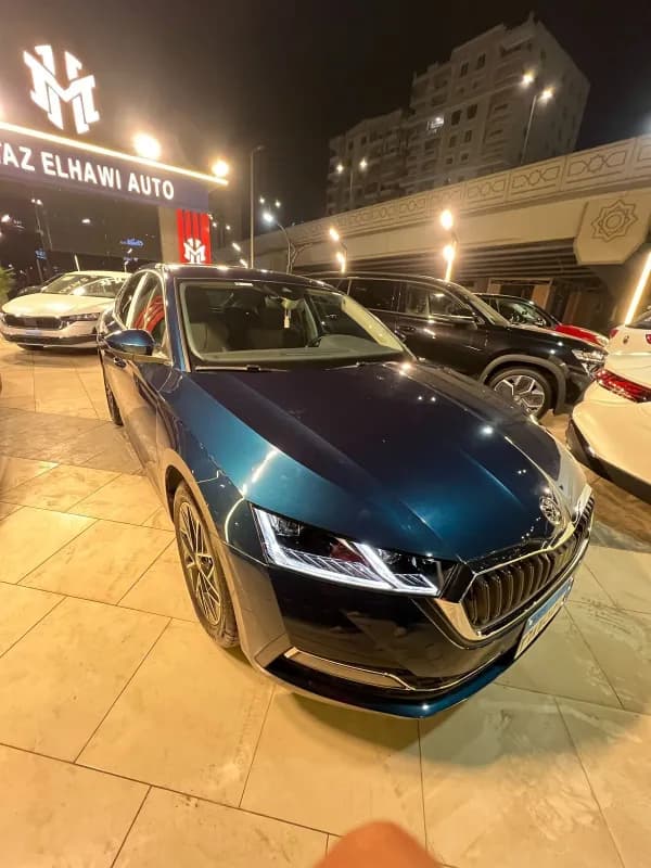 سكودا اوكتافيا A8 2024 ستايل بلس أزرق أوتوماتيك — مستعملة
