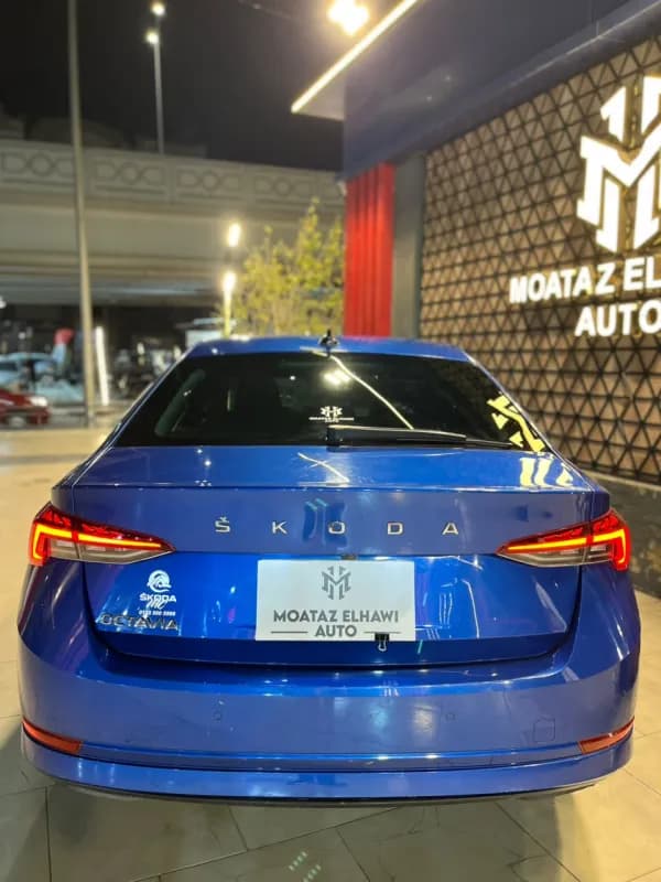 سكودا اوكتافيا A8 2021 ستايل بلس أزرق أوتوماتيك — مستعملة