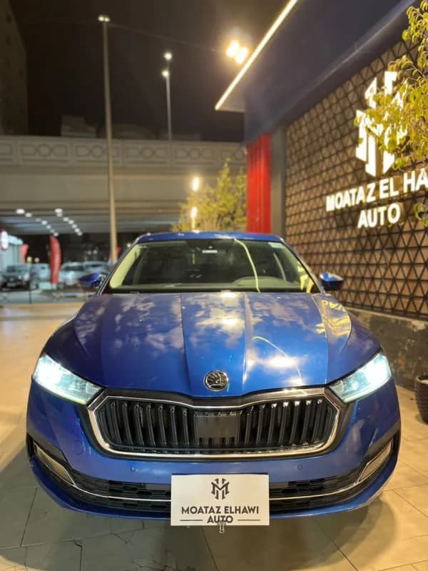 سكودا اوكتافيا A8 2021 ستايل بلس أزرق أوتوماتيك — مستعملة