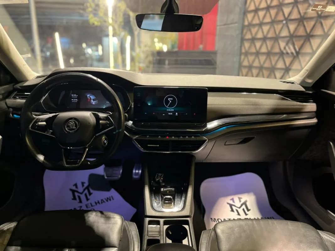 سكودا اوكتافيا A8 2021 ستايل بلس أزرق أوتوماتيك — مستعملة