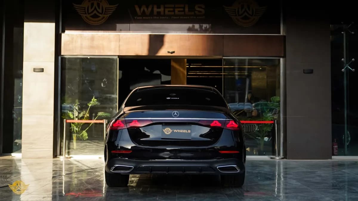 مرسيدس بنز E200 2026 بريميوم بلس أسود أوتوماتيك — جديدة