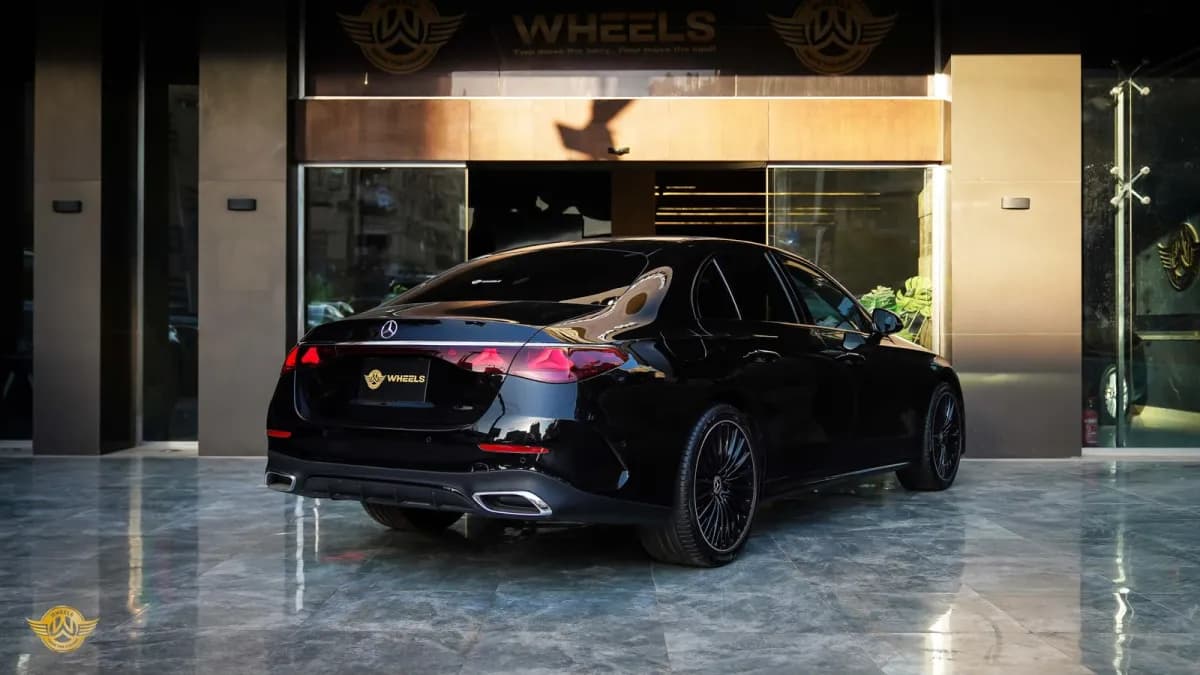 مرسيدس بنز E200 2026 بريميوم بلس أسود أوتوماتيك — جديدة