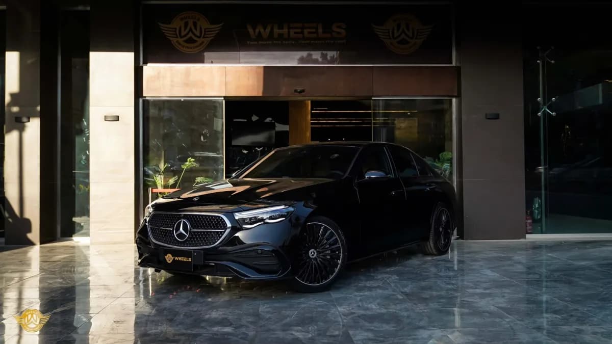 مرسيدس بنز E200 2026 بريميوم بلس أسود أوتوماتيك — جديدة