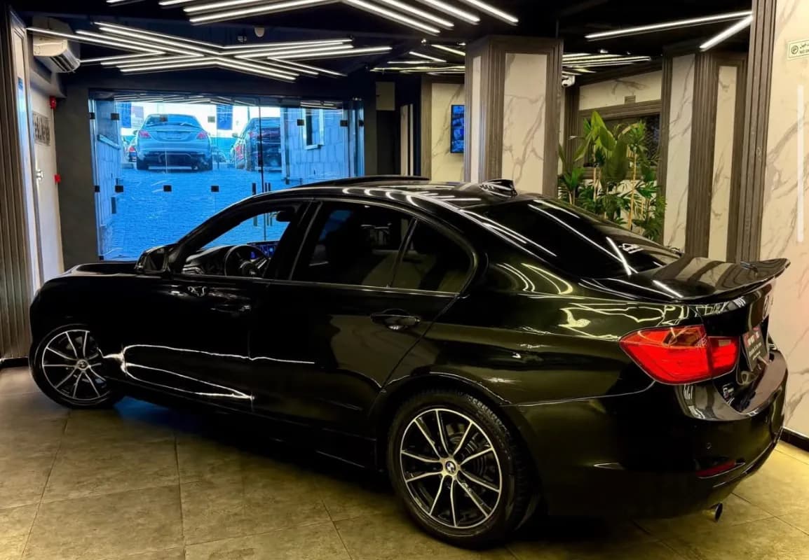 BMW 320i 2013 Luxury Line Black Automatic — Used