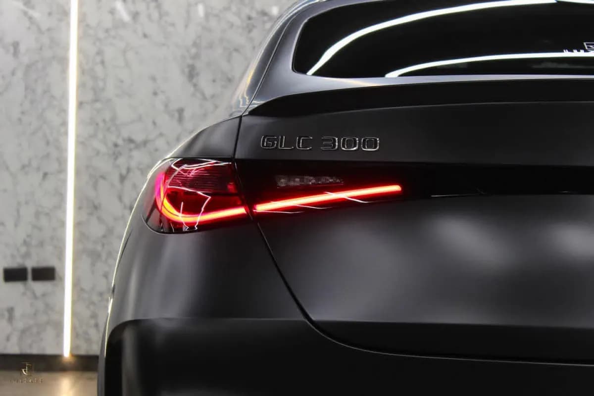 مرسيدس بنز GLC 300 2026 اي ام جي كوبيه رمادي أوتوماتيك — جديدة