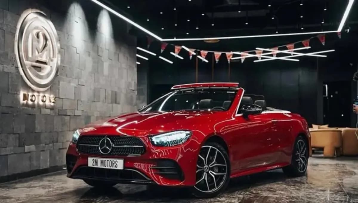 مرسيدس بنز E200 2023 ايه ام جي أحمر أوتوماتيك — مستعملة