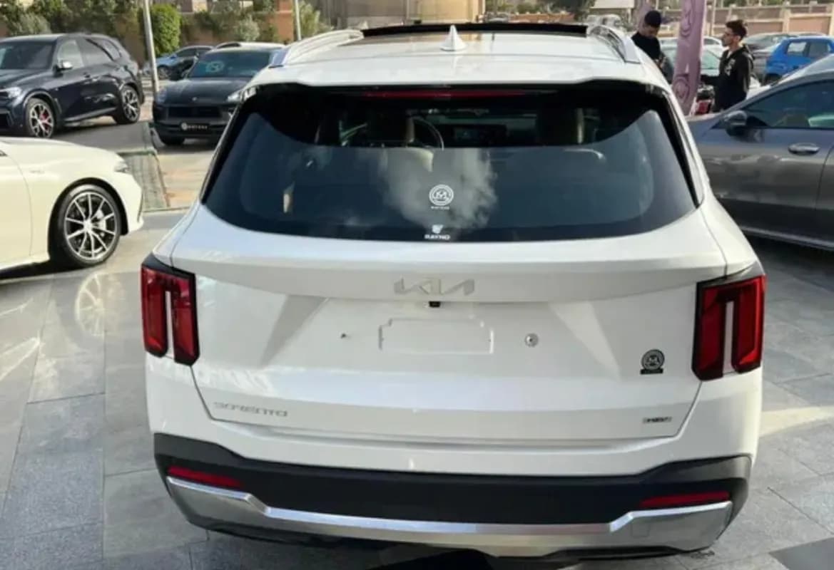 Kia Sorento 2024 Signature Hybrid White Automatic — Used