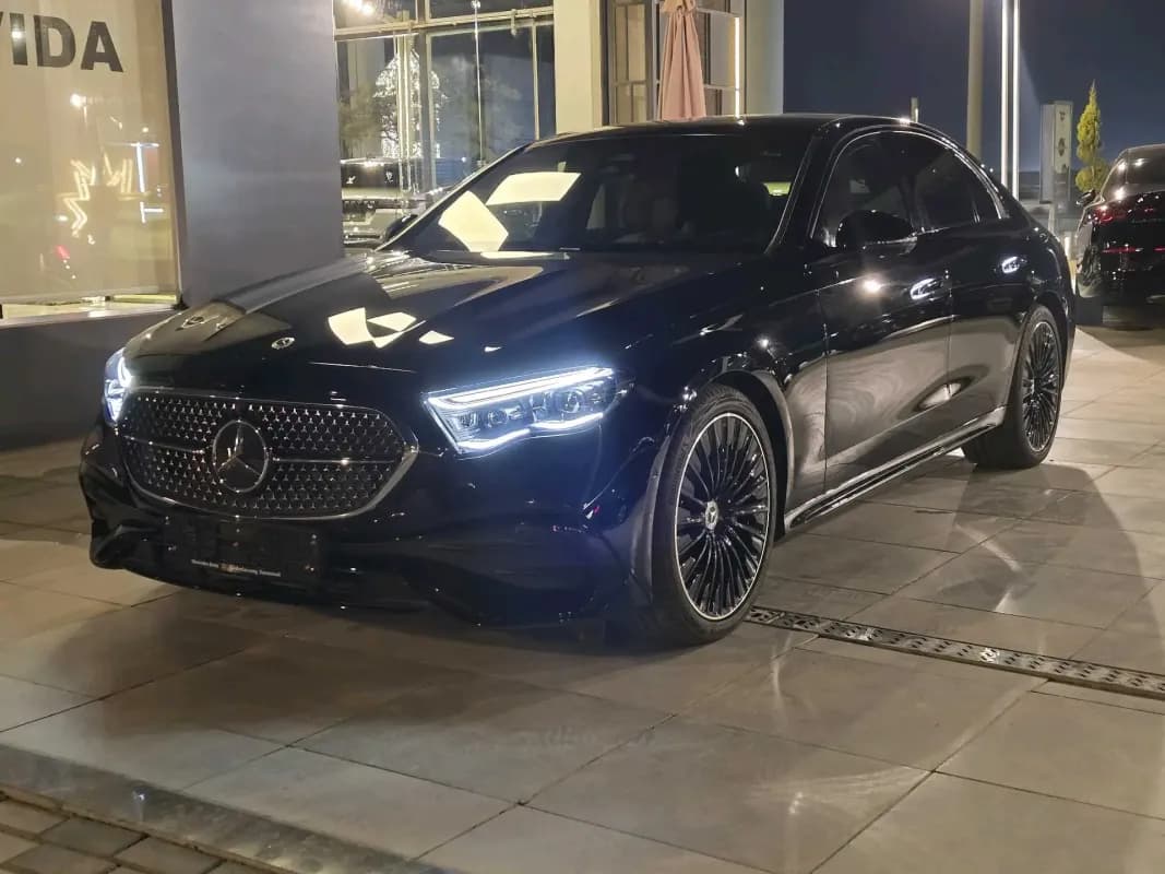 مرسيدس بنز E200 2025 ايه ام جي أسود أوتوماتيك — جديدة