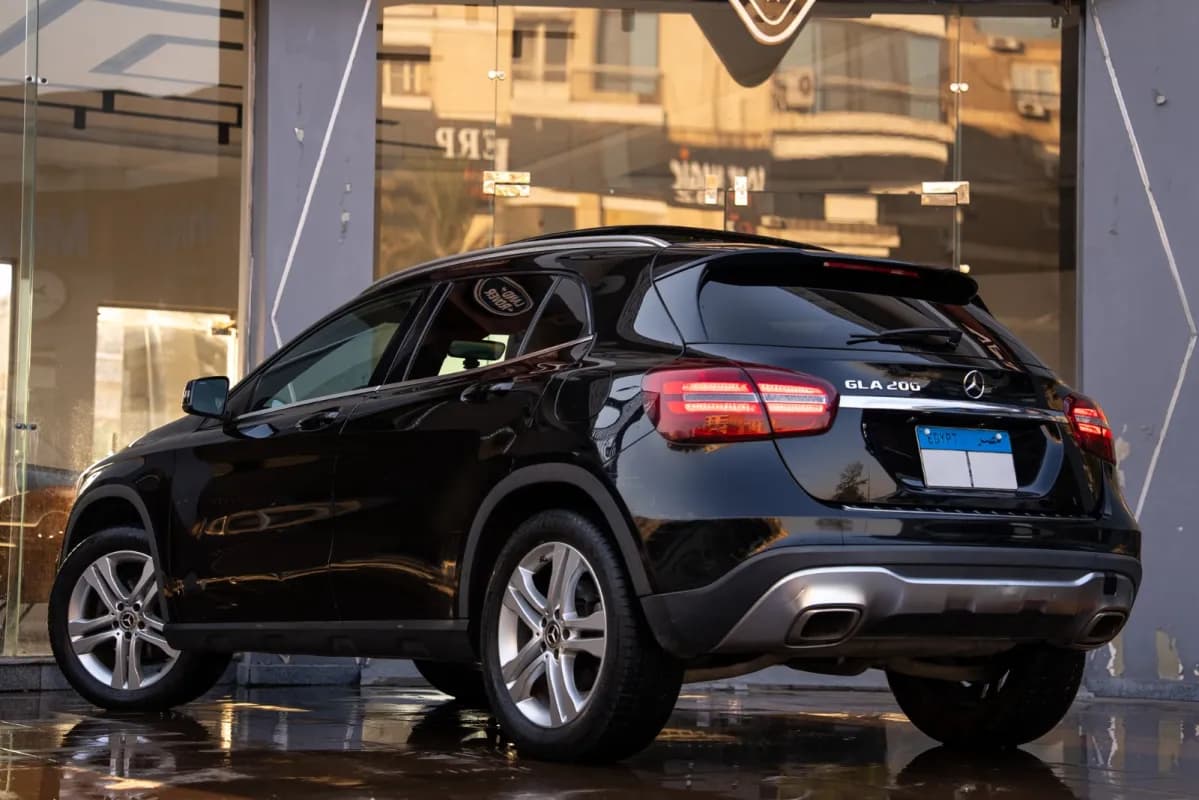 مرسيدس بنز GLA 200 2018 ايه ام جي أسود أوتوماتيك — مستعملة
