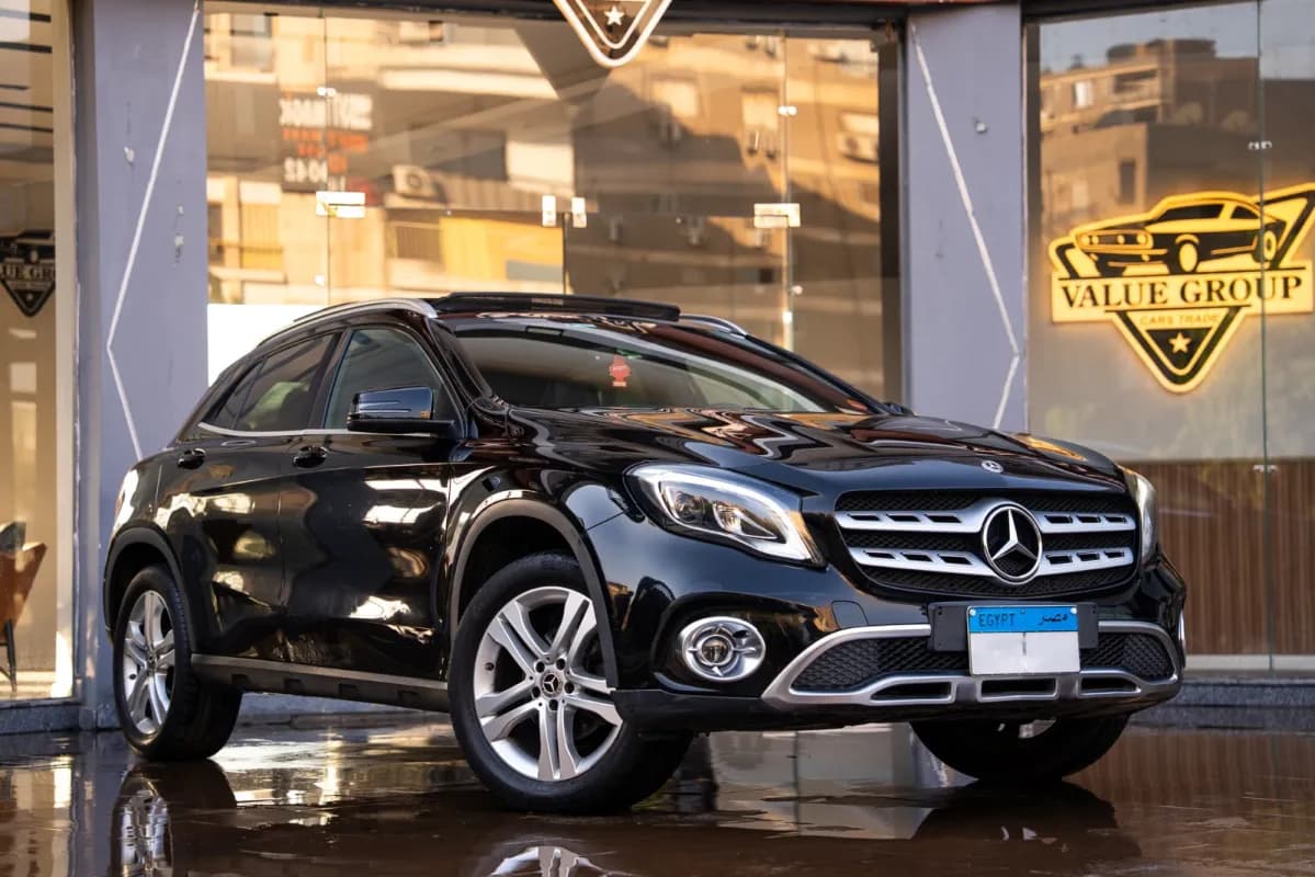 مرسيدس بنز GLA 200 2018 ايه ام جي أسود أوتوماتيك — مستعملة