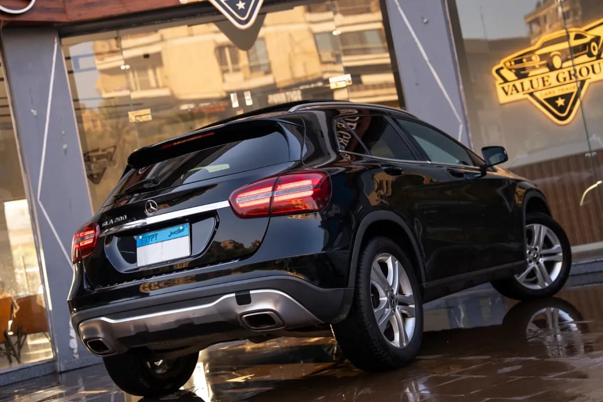 مرسيدس بنز GLA 200 2018 ايه ام جي أسود أوتوماتيك — مستعملة