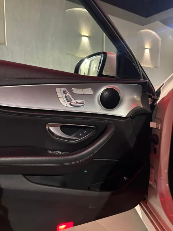 مرسيدس بنز E300 2020 اكسيكلوزيف أبيض أوتوماتيك — مستعملة