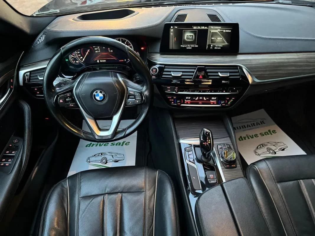 بي ام دبليو 520i 2018 لاكشري أسود أوتوماتيك — مستعملة