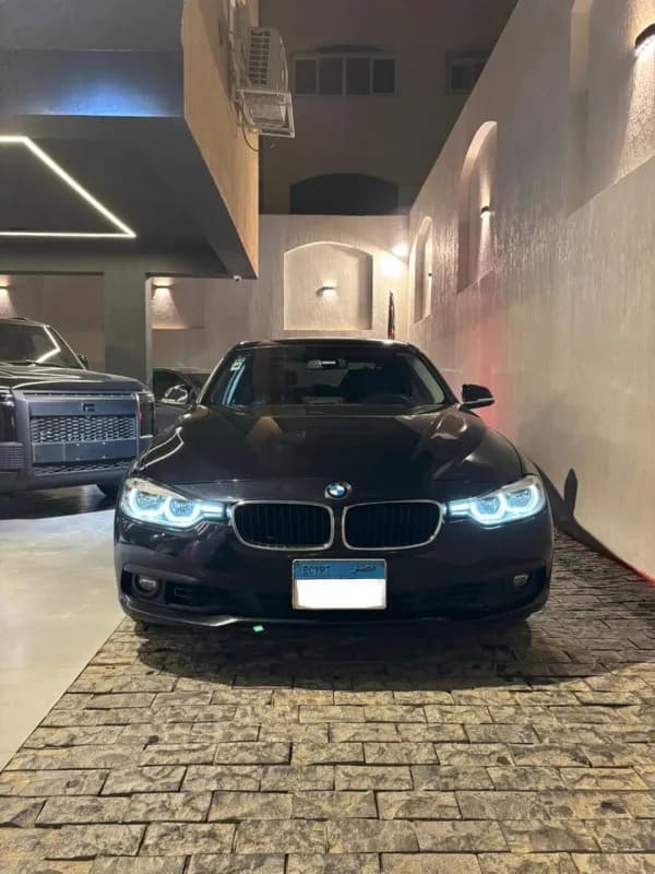 BMW 318i 2018 Luxury Black Automatic — Used
