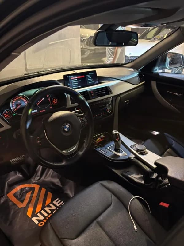 BMW 318i 2018 Luxury Black Automatic — Used