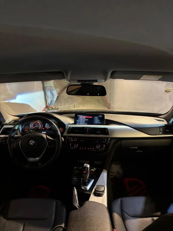 BMW 318i 2018 Luxury Black Automatic — Used