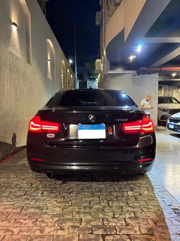 BMW 318i 2018 Luxury Black Automatic — Used