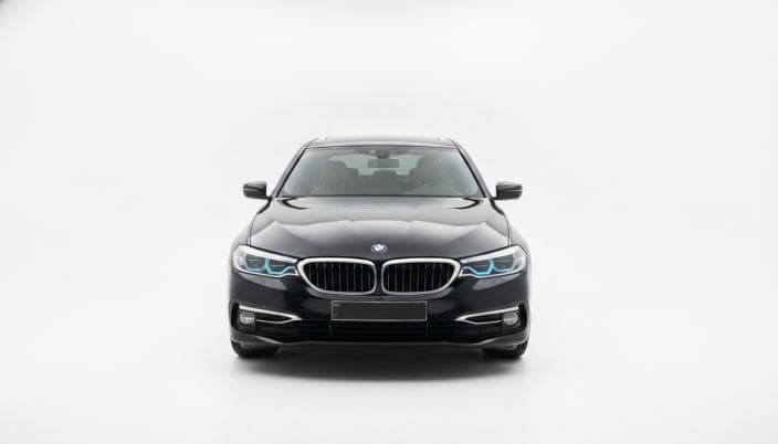 بي ام دبليو 520i 2018 لاكشري أسود أوتوماتيك — مستعملة - 1
