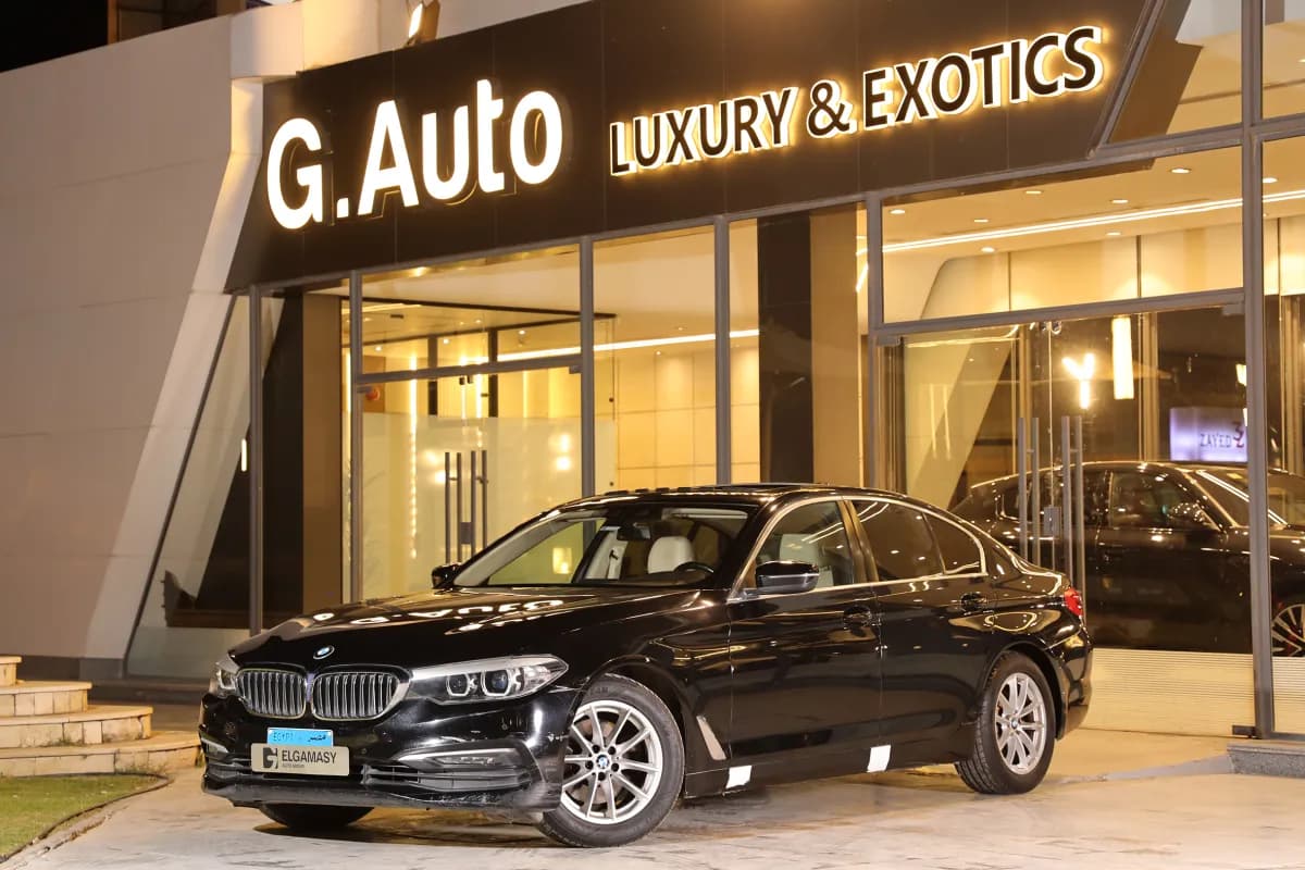 بي ام دبليو 520i 2019 لاكشري أسود أوتوماتيك — مستعملة