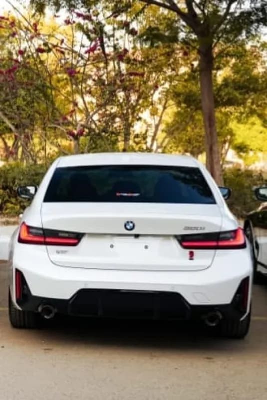 بي ام دبليو 320i 2026 أم سبورت باكيدج أبيض أوتوماتيك — جديدة
