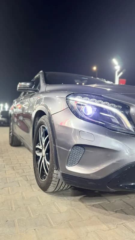 مرسيدس بنز GLA 200 2015 ايه ام جي رمادي أوتوماتيك — مستعملة