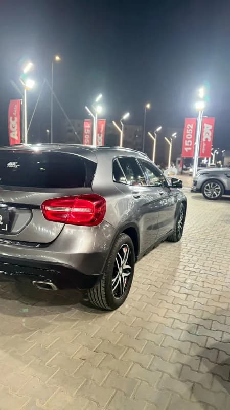 مرسيدس بنز GLA 200 2015 ايه ام جي رمادي أوتوماتيك — مستعملة