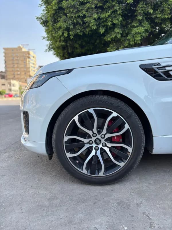 رينج روفر سبورت 2021 بي400 اي اتش اس اي أبيض أوتوماتيك — مستعملة