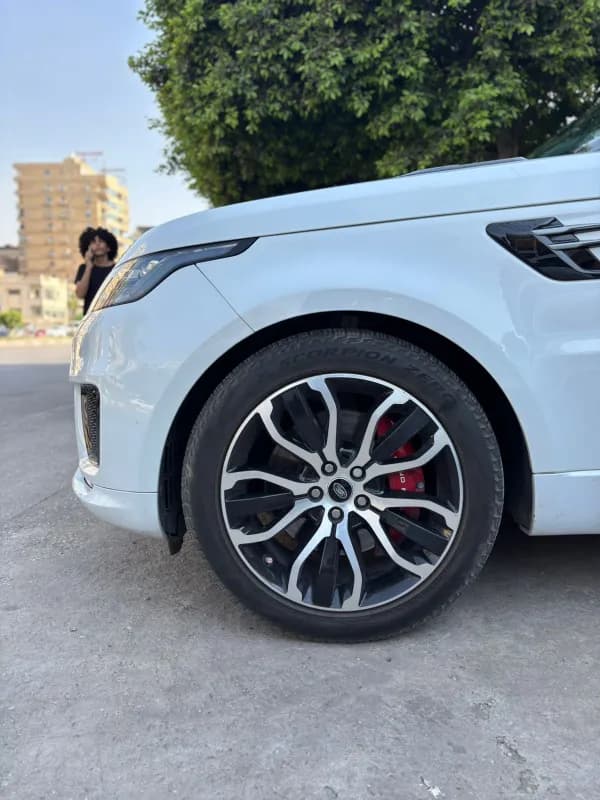 رينج روفر سبورت 2021 بي400 اي اتش اس اي أبيض أوتوماتيك — مستعملة