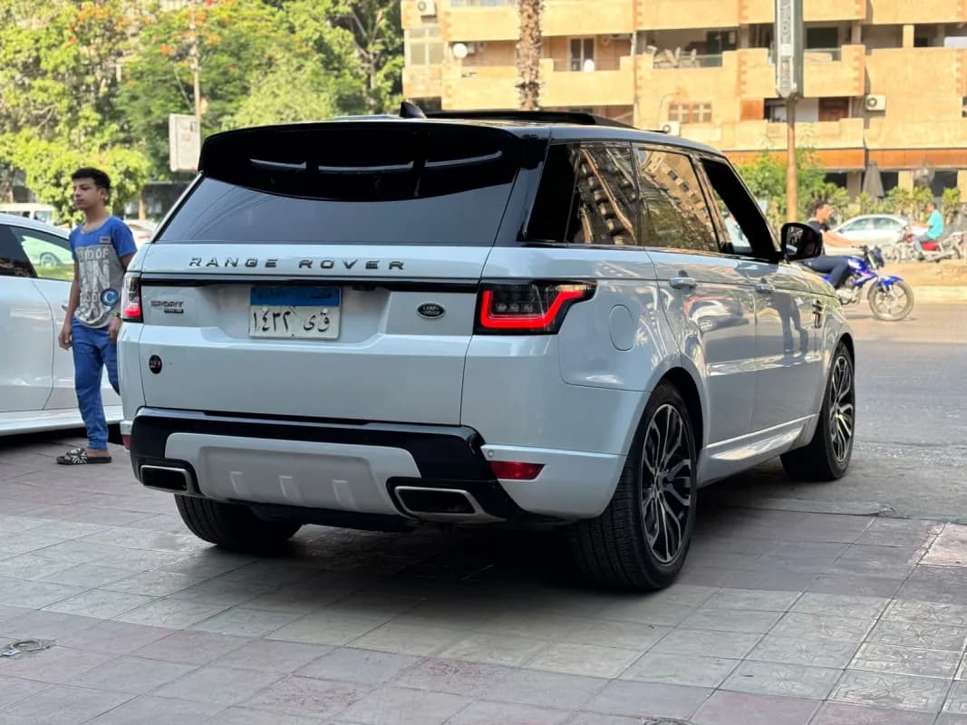 رينج روفر سبورت 2021 بي400 اي اتش اس اي أبيض أوتوماتيك — مستعملة