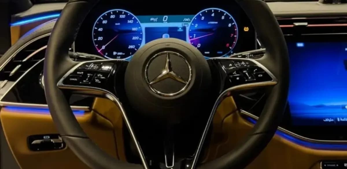 مرسيدس بنز E200 2026 اكسكلوسيف أسود أوتوماتيك — جديدة