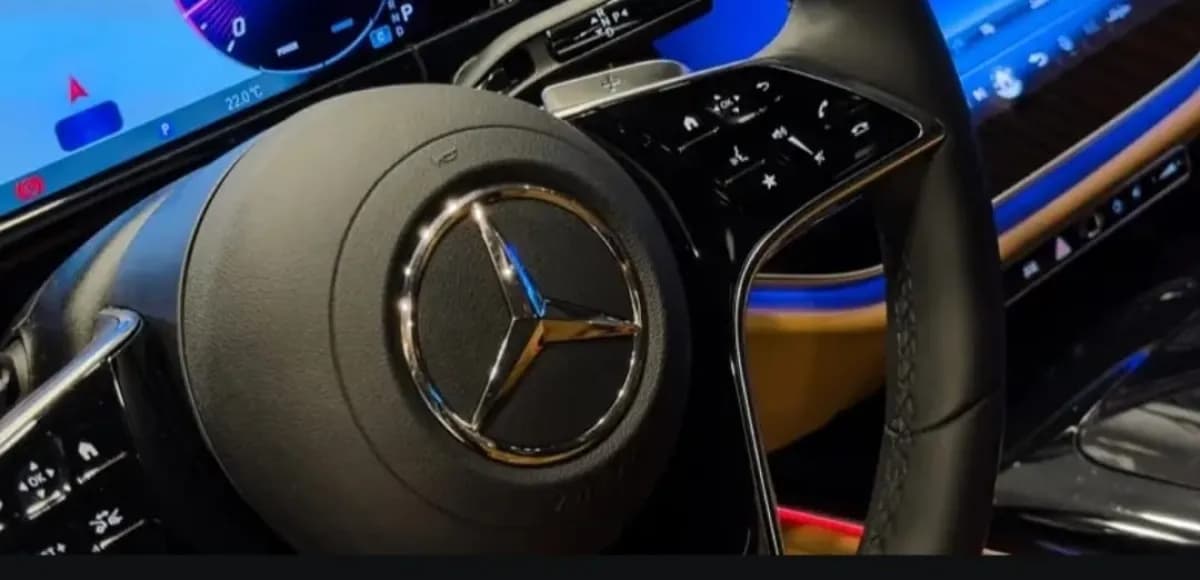 مرسيدس بنز E200 2026 اكسكلوسيف أسود أوتوماتيك — جديدة