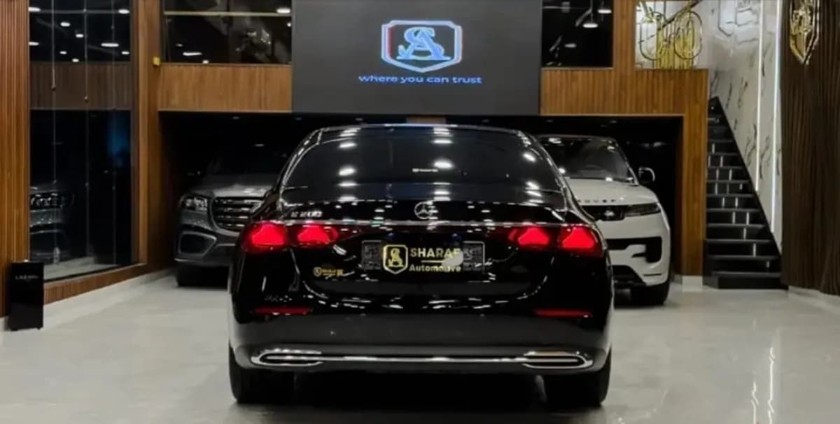 مرسيدس بنز E200 2026 اكسكلوسيف أسود أوتوماتيك — جديدة