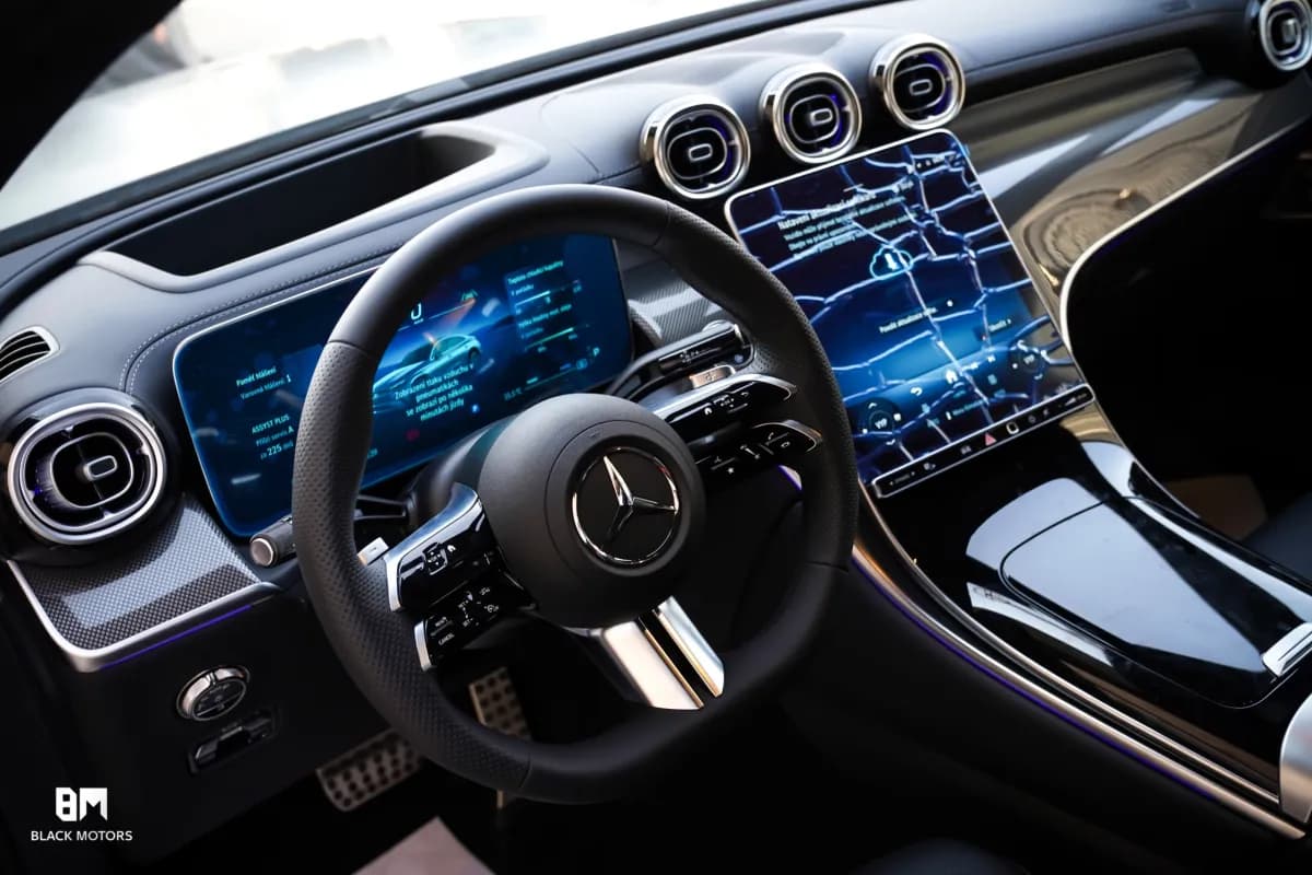 مرسيدس بنز GLC 300 2026 اي ام جي كوبيه أسود أوتوماتيك — جديدة