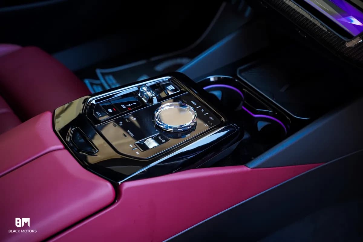 بي ام دبليو 520i 2025 ام سبورت أزرق أوتوماتيك — جديدة