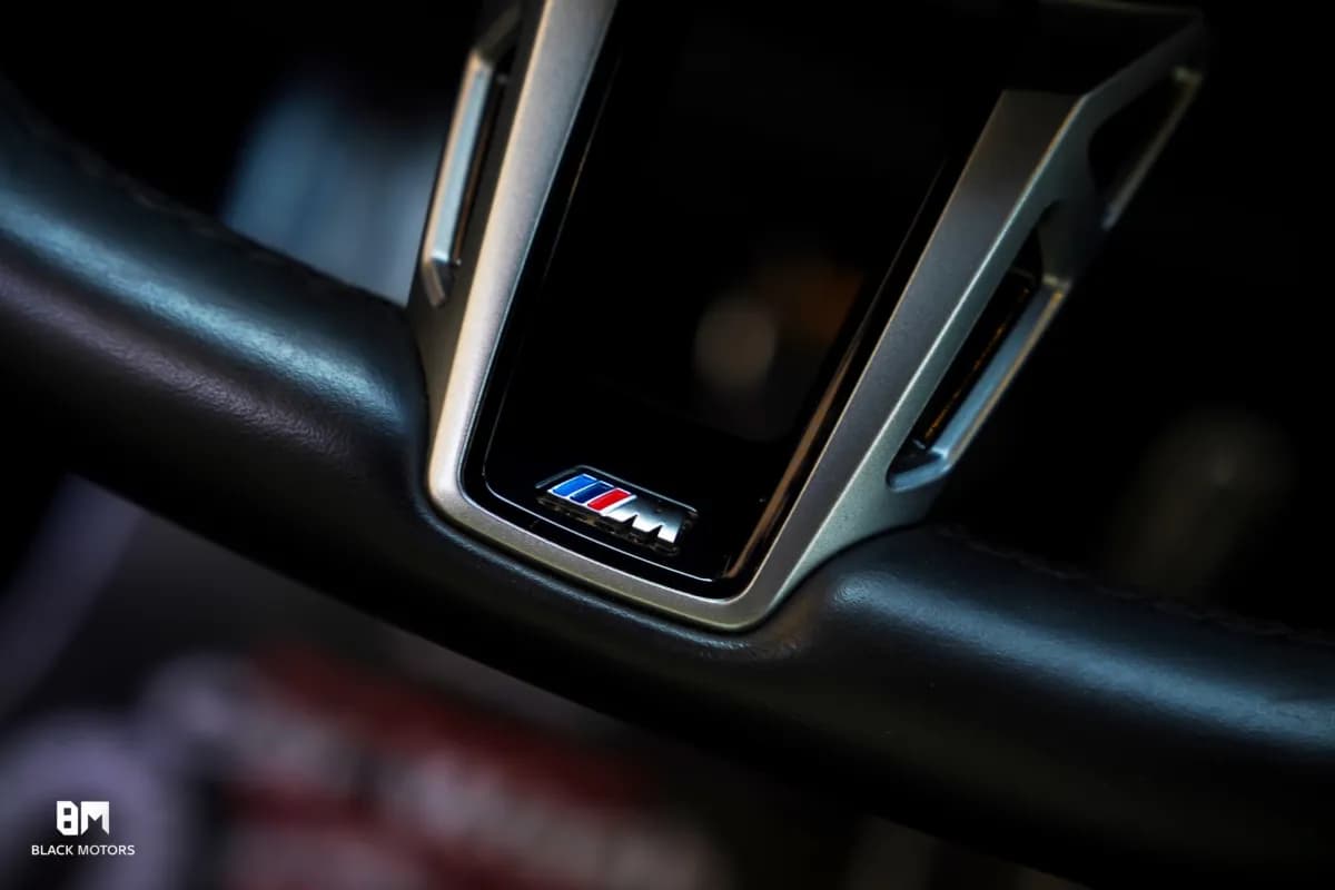 بي ام دبليو 520i 2025 ام سبورت أزرق أوتوماتيك — جديدة