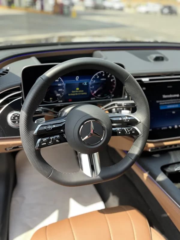مرسيدس بنز E200 2026 بريميوم بلس أسود أوتوماتيك — جديدة