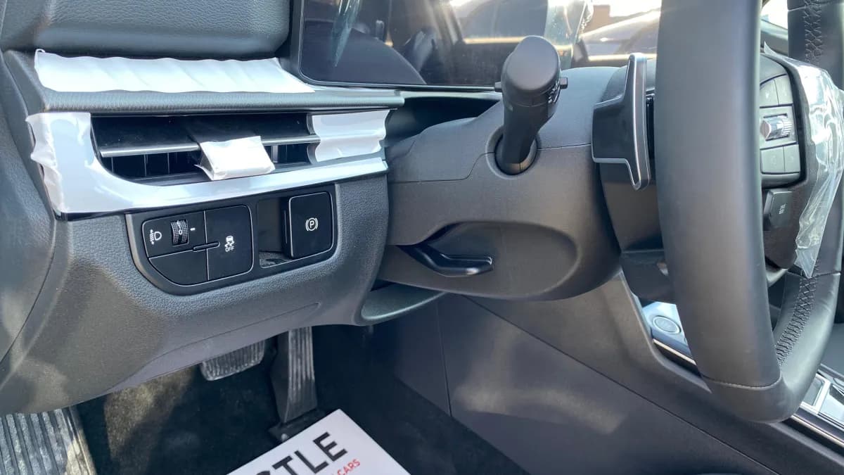 كيا سبورتاج 2027 A/T / EX 2026 أبيض قابض مزدوج — جديدة