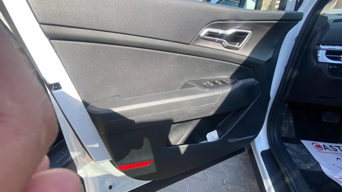 كيا سبورتاج 2027 A/T / EX 2026 أبيض قابض مزدوج — جديدة