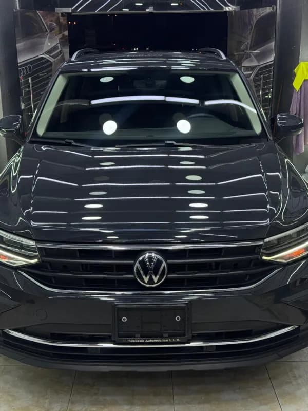 Volkswagen Tiguan 2024 Highline Gray Automatic — Used