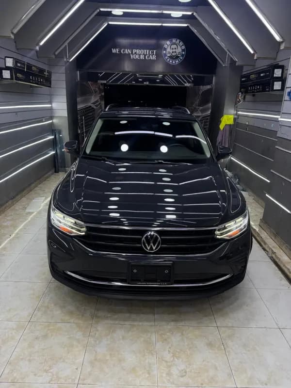 Volkswagen Tiguan 2024 Highline Gray Automatic — Used