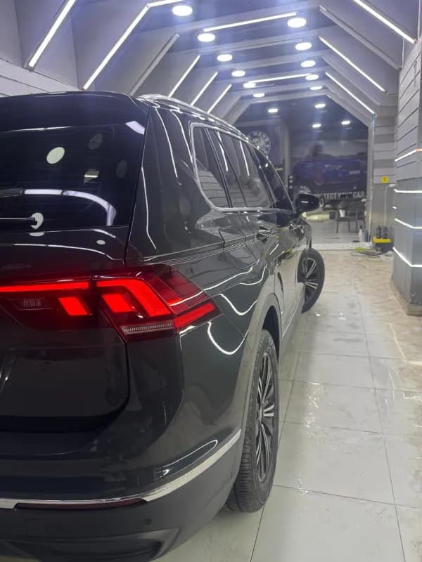 Volkswagen Tiguan 2024 Highline Gray Automatic — Used