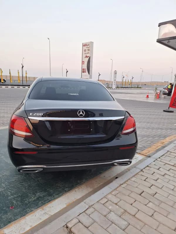 مرسيدس بنز E200 2020 اكسكلوسيف أسود أوتوماتيك — مستعملة