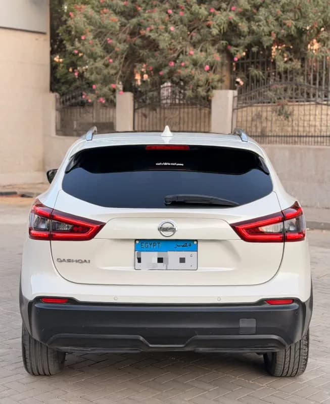 نيسان قاشقاي 2020 ان سبورت أبيض أوتوماتيك — مستعملة