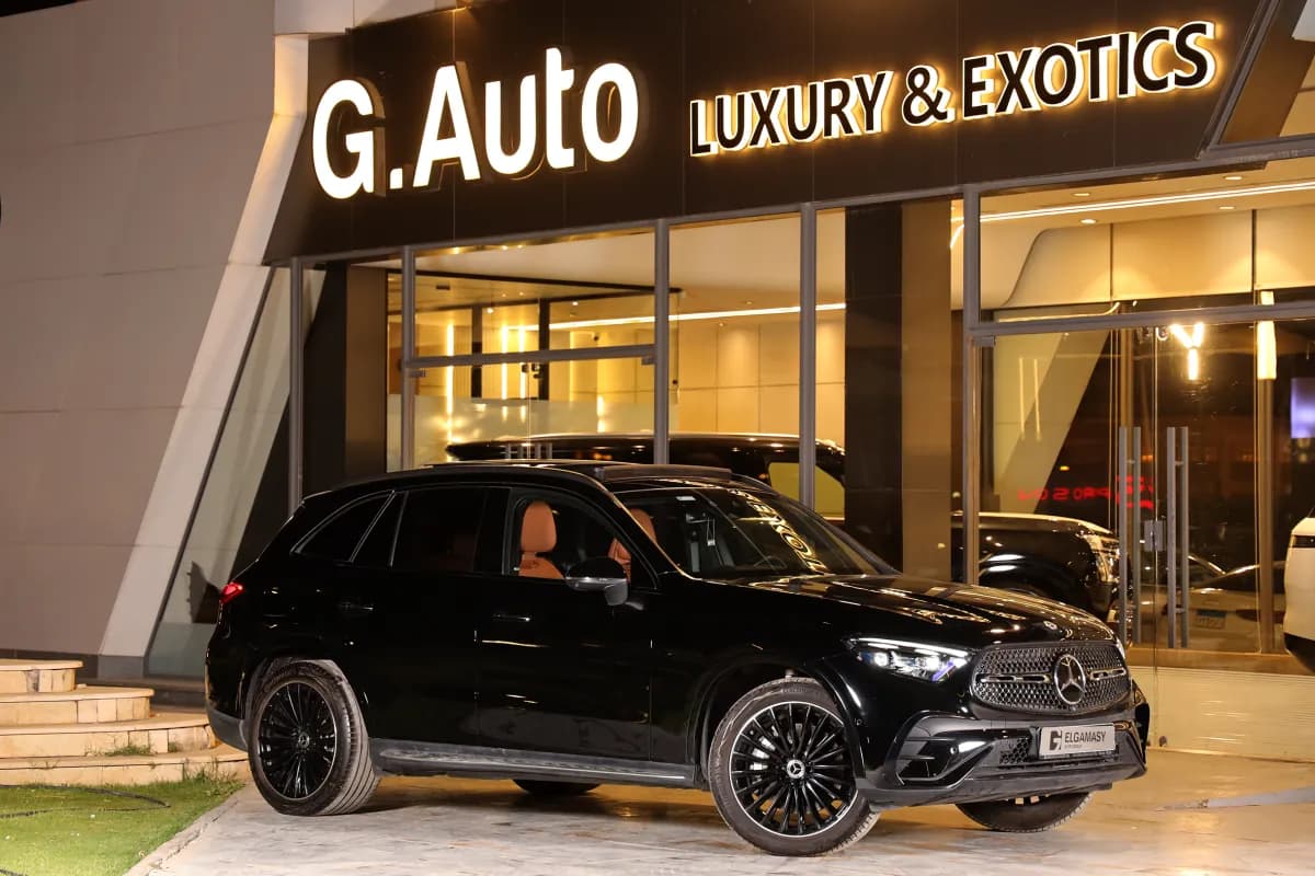 مرسيدس بنز GLC 300 2024 برميم بلس أسود أوتوماتيك — مستعملة