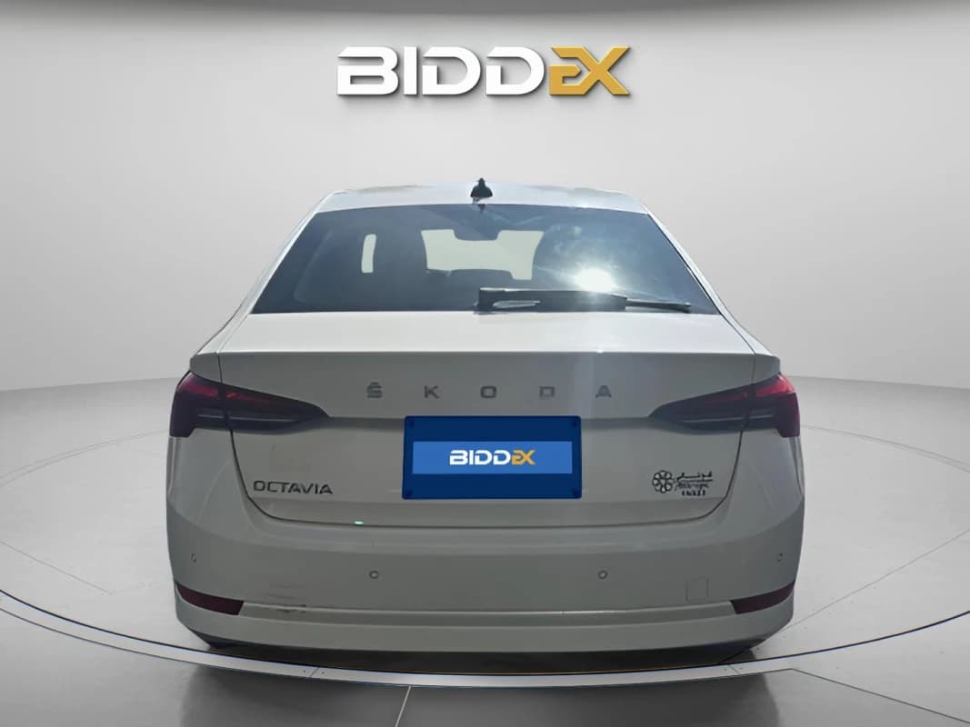 سكودا اوكتافيا A8 2021 امبيشن أبيض أوتوماتيك — مستعملة