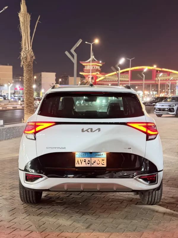 كيا سبورتاج 2025 جي تي لاين أبيض أوتوماتيك — مستعملة